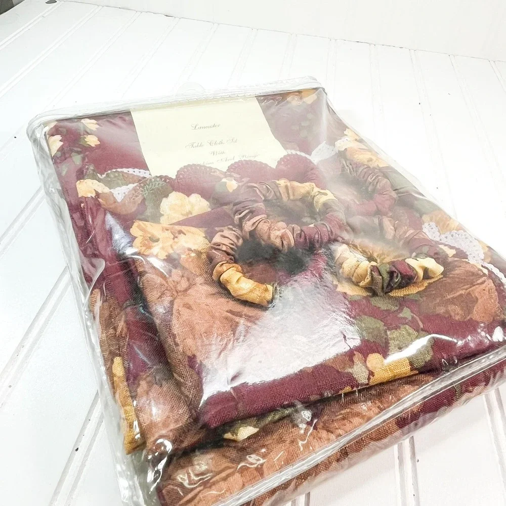 Vintage‎ Floral Maroon Tablecloth Set - Retro Napkin Rings & Napkins